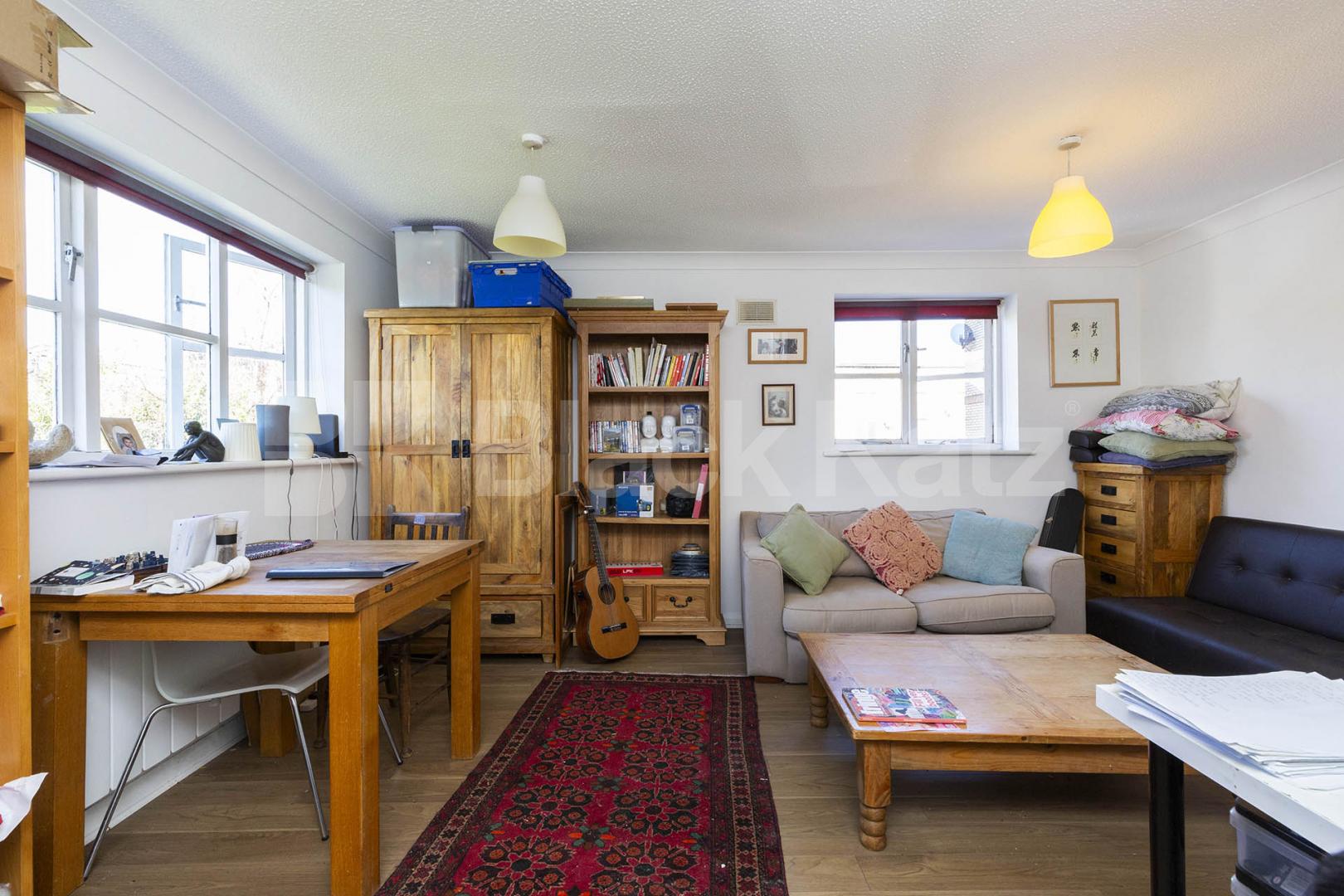 A spacious one double bedroom flat located between Archway and Finsbury Park Cornwallis Square, Archway